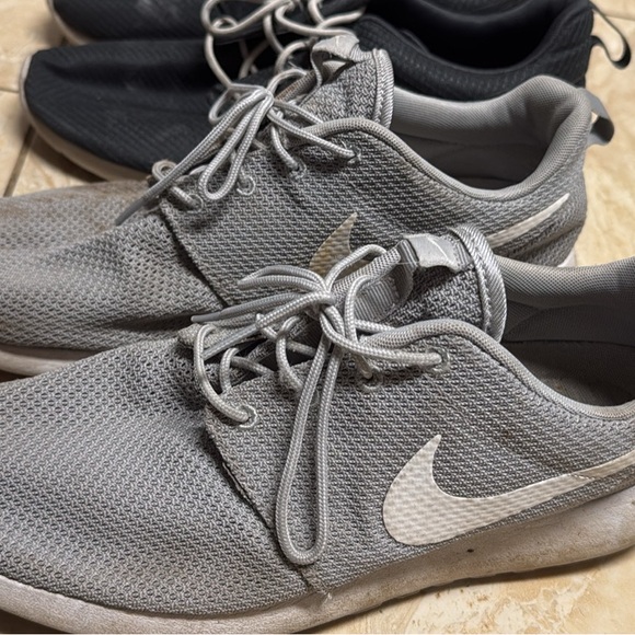 Men’s 2 pair  Nike workout shoes - Picture 2 of 3